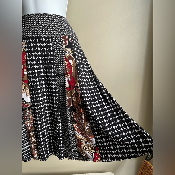 NWT Flowy Floral/Geometric Skirt - Picture 4 of 7